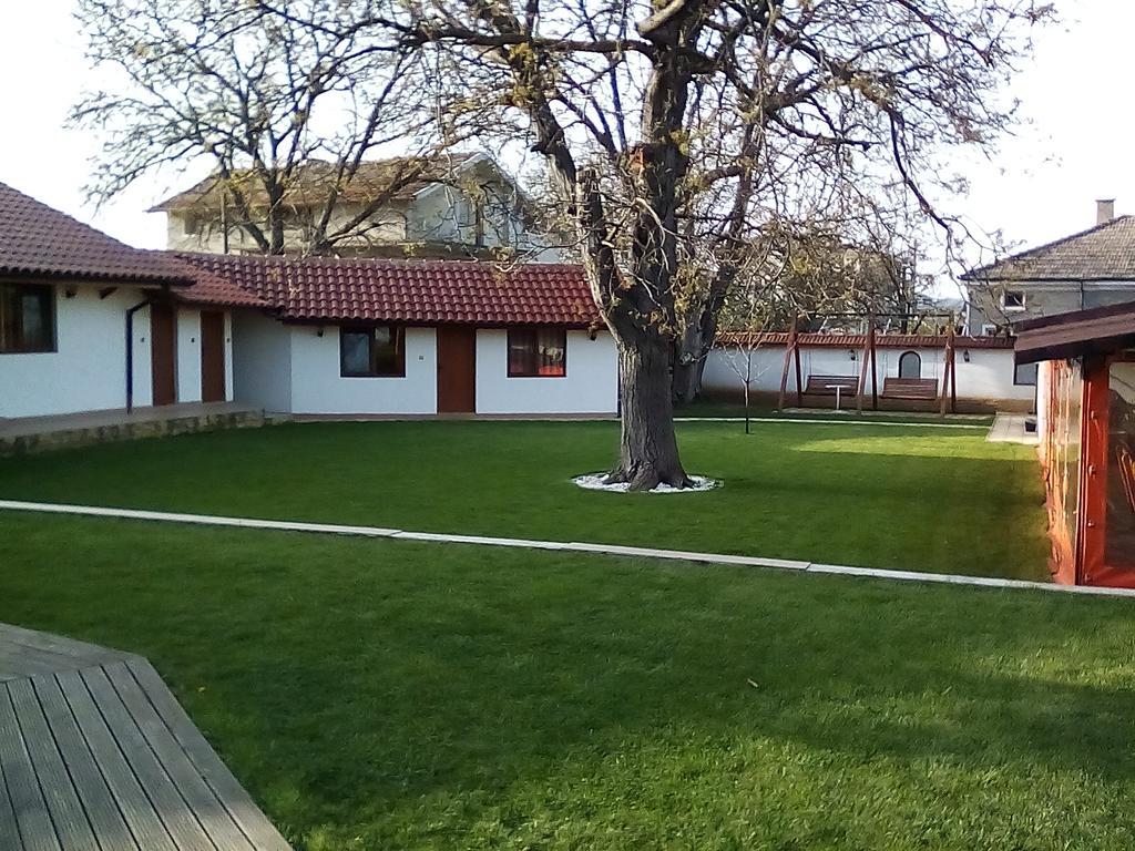 Bolyarski Stan Guest House Veliki Preslav Exterior foto